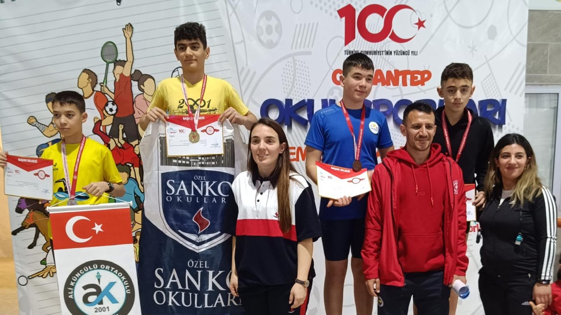 Gaziantep'te düzenlenen yıldızlar grup yarışmasında 200 metre kurbağalama da 4 üncü olarak Türkiye finallerine katılmayı hakkeden sporcumuz Enes Özkan'ı tebrik ediyoruz 